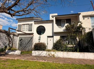 Casa · 200m² · 5 Ambientes · 2 Cocheras · Chalet de 5 Ambientes - Ituzaingó Norte