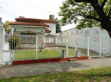 Casa · 453m² · 4 Ambientes · 1 Cochera · Arenales 2060 Banfield