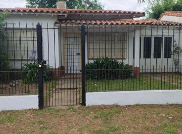 Casa de 3 ambientes, Santa Teresita · Calle 11 E/ 37 y 38 - Santa Teresita / Casa de 3 Amb y Cochera
