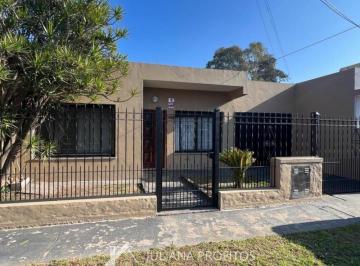 Casa · 100m² · 3 Ambientes · 1 Cochera · Casa de 3 Ambientes con Patio Parque Pileta en Quilmes Oeste