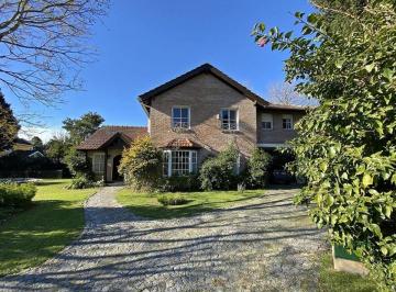 Casa · 272m² · 6 Ambientes · 2 Cocheras - GRÜNEWALD PROPIEDADES · Impecable Propiedad Ideal Vivienda Permanente