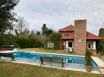 Casa de 5 ambientes, Campana · Toda a Nuevo / Quincho Cerrado / Calefaccion Central / Pileta Calefaccionada