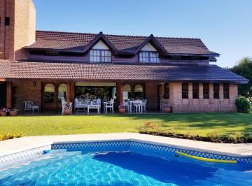 Casa de 8 ambientes, Campana · Gran Propiedad Sobre Golf