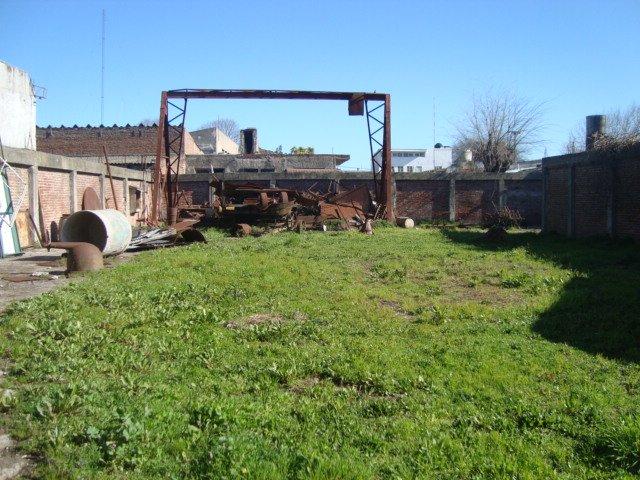 Importante lote con salida a dos calles