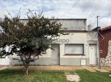 Casa de 3 ambientes, Lanús · Casa C/lote Propio y Doble Circulación, Fondo C/ Galpón. Apto Crédito Hipotecario