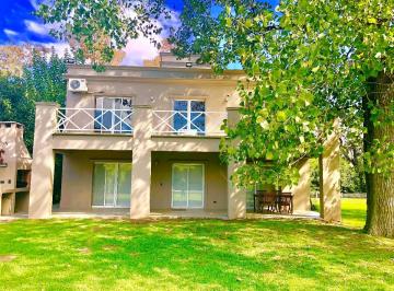 Casa de 6 ambientes, Pilar · Excelente Casa Moderna Sobre Lote Central