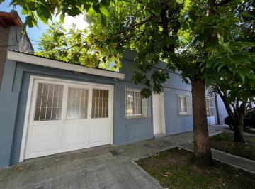 Casa de 3 ambientes, Quilmes · Casa 3 Ambientes, Cochera Dos Vehículos, Patio, Quilmes Oeste.