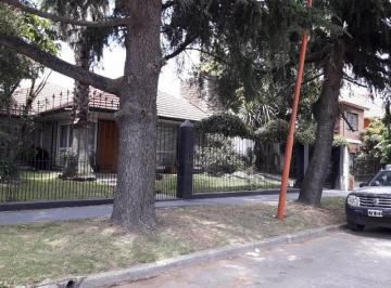 Casa · 300m² · 5 Ambientes · 2 Cocheras · Casa Chalet 5 Ambientes Quilmes Oeste - Barrio Parque Calchaqui