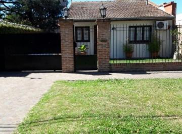 Casa · 2m² · 3 Ambientes · 1 Cochera · Excelente Chalet en Venta
