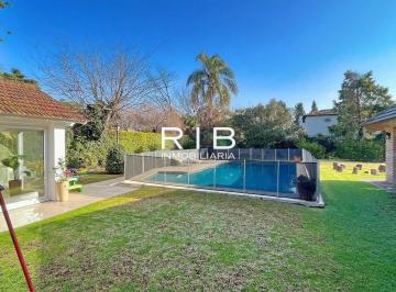 Casa · 380m² · 4 Ambientes · 2 Cocheras · Importante Propiedad Sobre 1500 m² con Impecable Quincho Cerrado