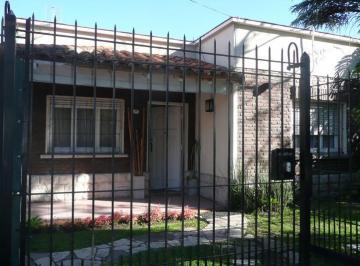 Casa · 159m² · 7 Ambientes · 1 Cochera · Casa - Adrogue