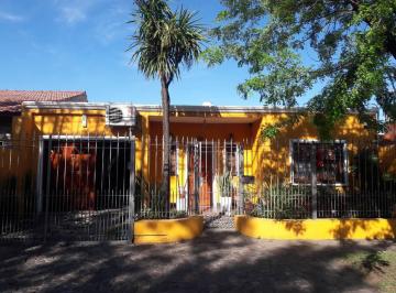Casa de 3 ambientes, Lomas de Zamora · Excelente Casa S/lote de 10 X 38, con Garage P/2 Autos y Piscina Climatizada