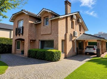 Casa · 270m² · 4 Ambientes · 2 Cocheras · Chalet 5 Ambientes Country Banco Provincia