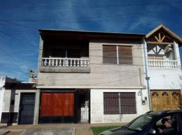 PH de 4 ambientes, Lanús · PH Al Frente en Dos Plantas, Quincho, Patio, Tres Dorm. - Apto Credito