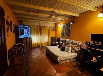 Casa · 130m² · 5 Ambientes · Chalet Clásico Venta
