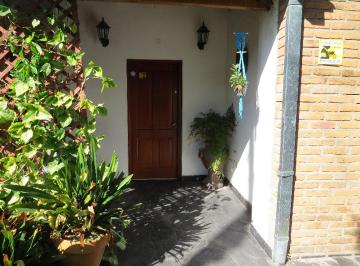 Casa · 141m² · 4 Ambientes · 1 Cochera · Casa Venta Ituzaingo