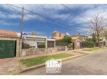 Casa · 176m² · 7 Ambientes · 2 Cocheras · Casas de 3 Dorm. Alberdi Rio