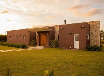 Quinta vacacional de 5 ambientes, Brandsen · Casa Quinta en Barrio Cerrado Área 60 | Marzo 2026 | Feriados | Semana Santa