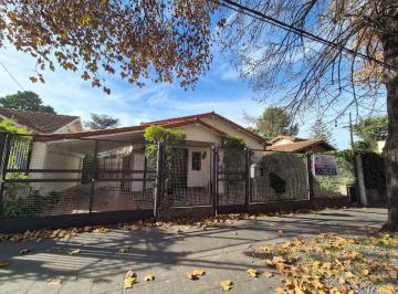 Casa de 8 ambientes, Almirante Brown · Importante Chalet, Sobre Lote de 741 m²