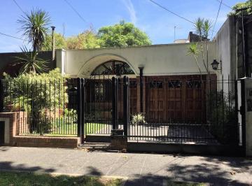 Casa · 85m² · 3 Ambientes · 1 Cochera · Impecable Casa en PH en Excelente Ubicación. Apto Crédito!