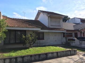 Casa de 6 ambientes, Almirante Brown · Chalet Sobre Lote de 10x28, Excelente Ubicacion. Ideal Para Consultorios