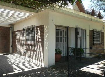 Casa · 150m² · 6 Ambientes · 2 Cocheras · Casa en Adrogue en Excelente Ubicacion