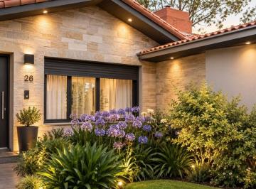 Casa de 4 ambientes, Morón · Casa de 350 m² con 3 Dorm. en Venta en Villa Sarmiento
