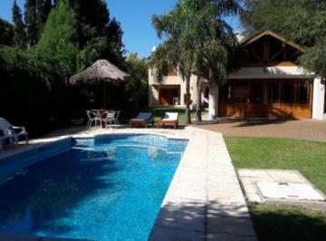 Casa · 450m² · 4 Ambientes · 2 Cocheras · Country del Jockey, Casa en Venta de 3 Dorm., Quincho, Pileta, Escritorio