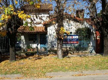 Casa · 192m² · 3 Ambientes · 1 Cochera · Casa 3 Ambientes en Venta en Adrogue C/amplio Deposito