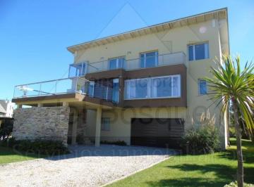 Casa · 398m² · 8 Ambientes · 1 Cochera · Cariló - (Cod. 67) en Tres Plantas a Pasos del Mar y con Hermosa Piscina.