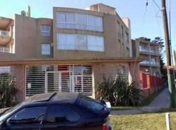 GIA-GI1-947_2 · Retasado Venta 2 1/2 Amb + 2 Baños en Suite Centrico! Pisc