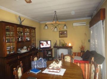 Casa · 4 Dormitorios · Casa en Dos Plantas