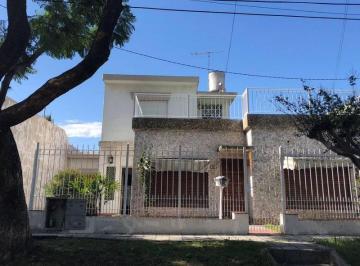 Casa · 90m² · 3 Ambientes · 4 Cocheras · Casa Lote Propio 12x28