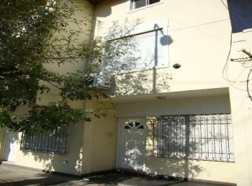 Casa · 85m² · 4 Ambientes · Venta - Oportunidad - Triplex 4 Amb. en Ramos Mejia