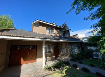 Casa de 4 ambientes, Almirante Brown · Chalet en Venta!