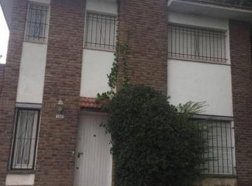 Casa de 4 ambientes, Pinamar · Casa 4 Ambientes Parque, Cochera, Galeria, "En Excelente Zona de Pinamar"