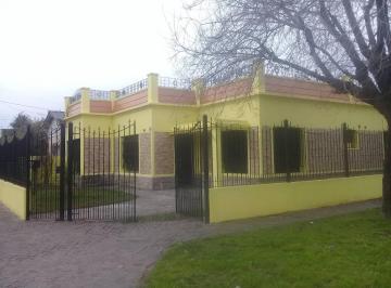Casa de 5 ambientes, Morón · Carlos Casares 1600 - Castelar - Morón