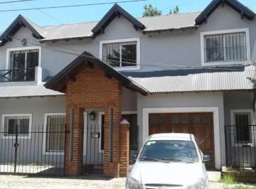 Casa · 220m² · 6 Ambientes · 1 Cochera · Chalet en Venta en Ituzaingo Norte