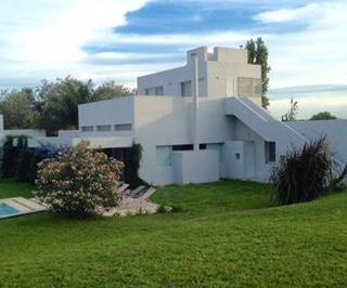 Casa de 7 ambientes, Villa Allende · Venta - Importante Casa de Categoría Estilo Moderna - Villa Allende Golf
