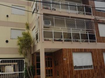 Departamento · 63m² · 3 Ambientes · 1 Cochera · Gazcon 176 2 16