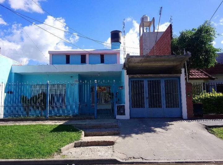 Casa · 130m² · 4 Ambientes · 3 Cocheras