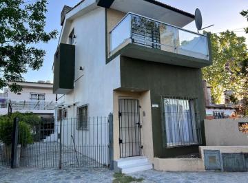 Triplex 4 ambientes con gas natural en Mar de Ajó . En planta baja cuenta con li · Venta Triplex