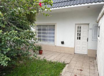 Casa de 3 ambientes, Lomas de Zamora · Venta Casa 2 Dorm., Cochera y Fondo Lomas de Zamora
