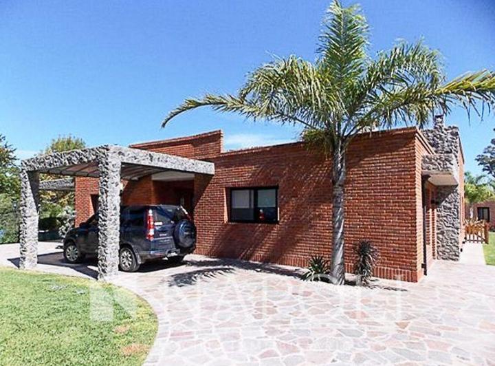 Casa · 390m² · 7 Ambientes · 1 Cochera