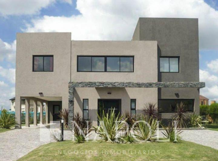Casa · 290m² · 6 Ambientes · 2 Cocheras