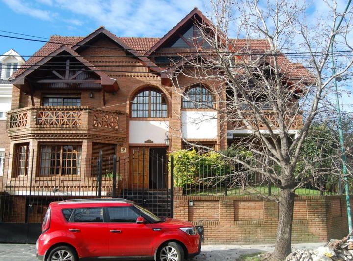 Casa · 600m² · 5 Ambientes · 1 Cochera
