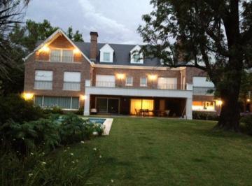 Casa de 7 ambientes, San Isidro · Distinguida Propiedad Excelente Orientación Muy Luminosa