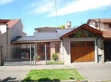 Casa de 5 ambientes, Lomas de Zamora · Hermoso Chalet 2 Plantas 5 Amb. en Venta