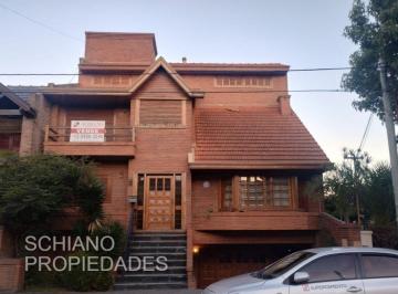Casa de 6 ambientes, Quilmes · Magnifico Chalet en Barrio Parque Bernal. Nuevo Precio. Oportunidad. Consulte.