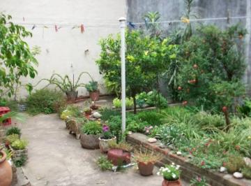 Casa de 6 ambientes, Lomas de Zamora · Chalet en Dos Plantas Ideal Dos Familias Escucha Propuestas